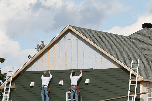 Professional Siding technician working in Leesburg, VA